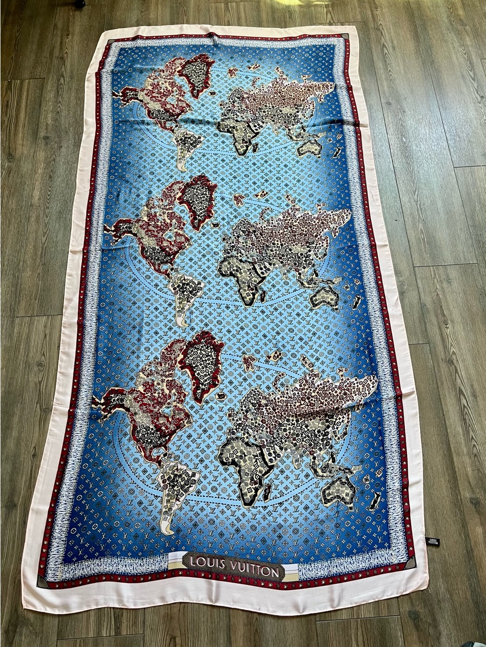 100 % silk Blue, Pink & Burgundy World Map scarf 35/70 inches - Picture 1 of 11